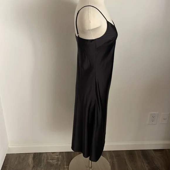 Satin Black Dress 🖤 - Picture 4 of 6